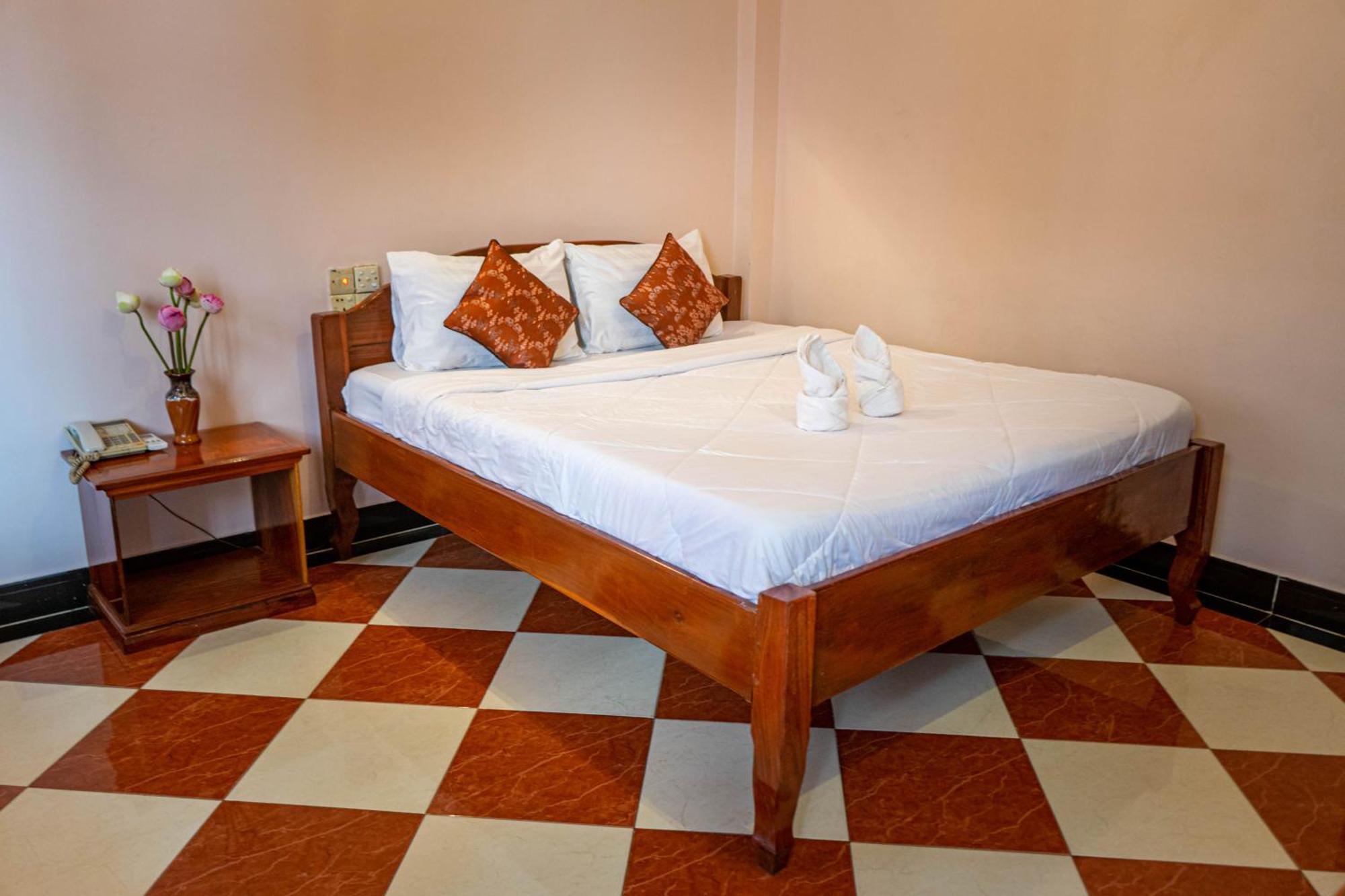 Nawin Palace Guesthouse Phnom Penh Exterior photo
